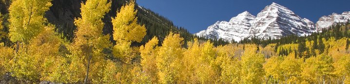 Fall Maroon Bells scenic view of mountains and trees