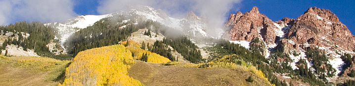 Landscape picture of the scenic Maroon Bells mountains.