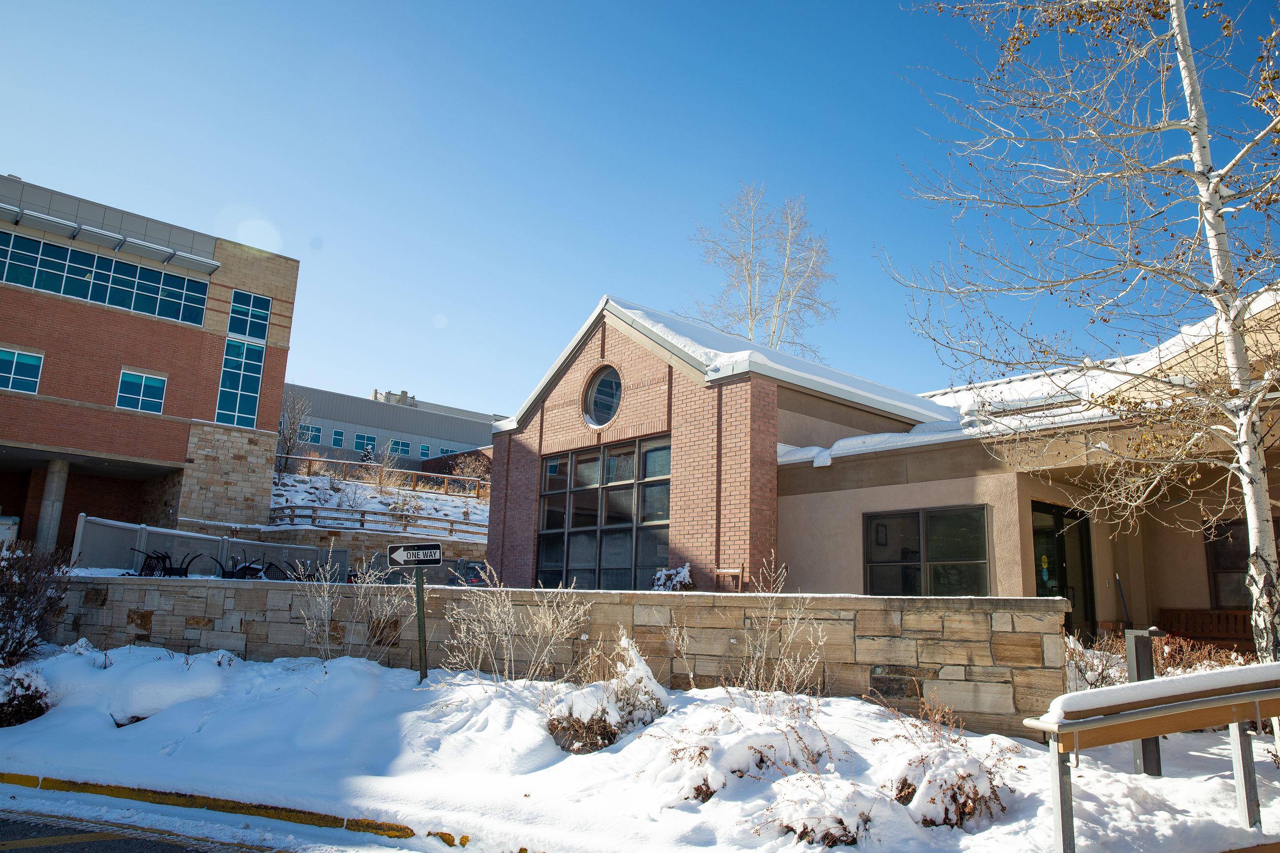 Photo of the front of senior services building 